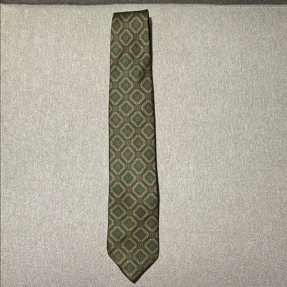 102 Madison All Silk Men’s Green Medallion Patterned Men's Tie